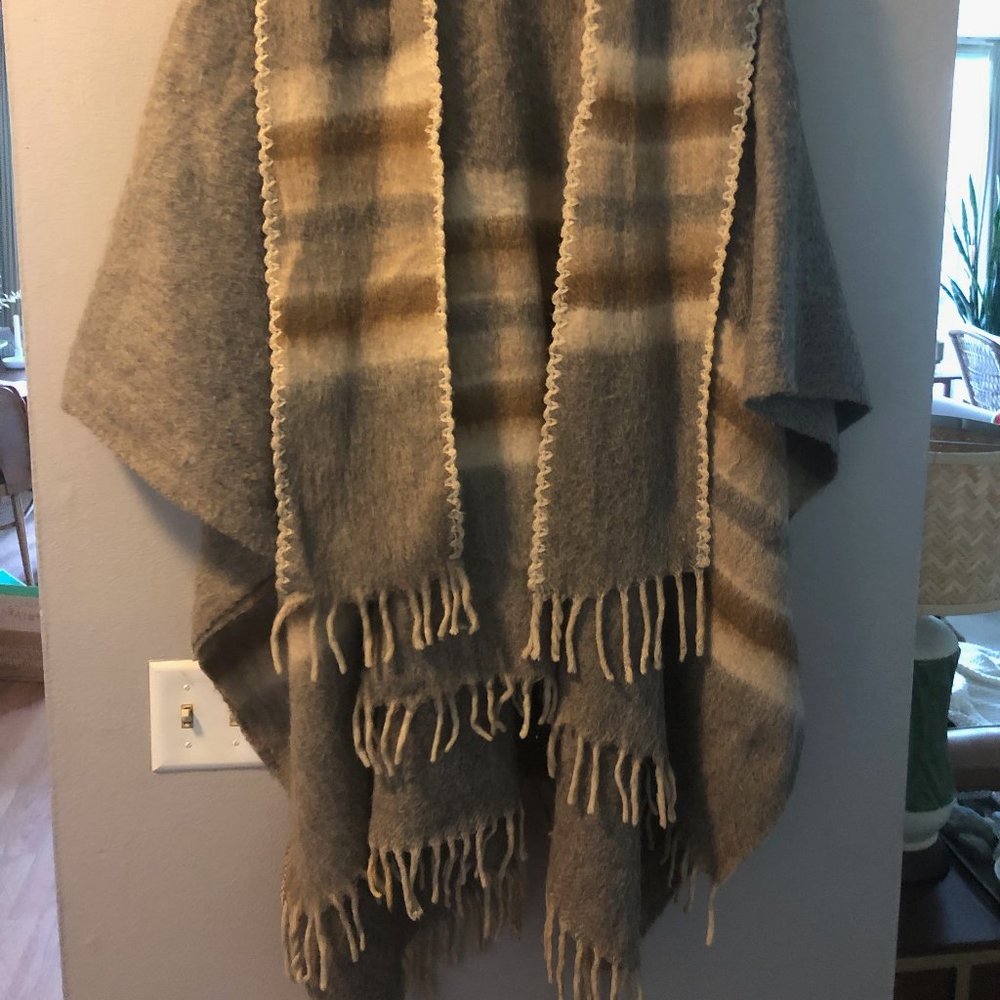 wool Poncho - Picture 5 of 5